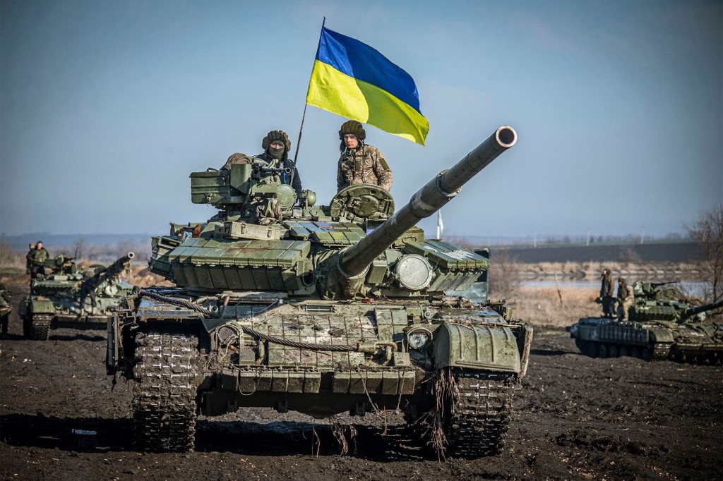 Los soldados ucranianos de la 93.a Brigada Cold Yar de las Fuerzas Armadas de Ucrania en los rebeldes respaldados por Rusia tomaron el control de la línea del frente en Donetsk.  Ucrania el miércoles 23 de febrero