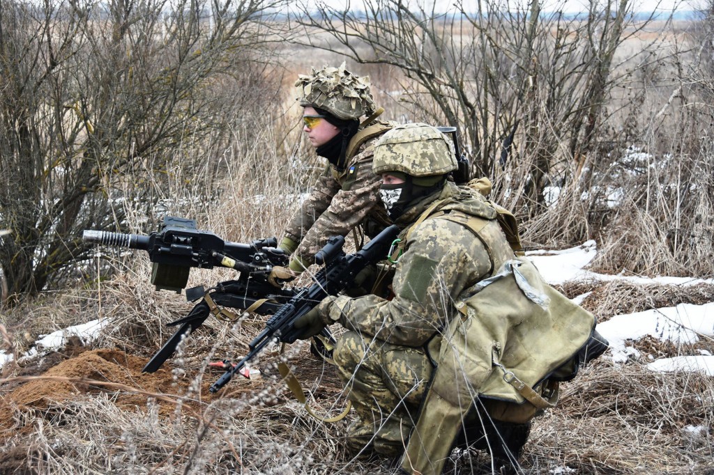 Soldados ucranianos participan en maniobras el 18 de febrero.