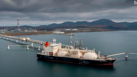 Shell sigue a BP fuera de Rusia mientras las compañías petroleras se deshacen de Putin