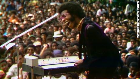 Sly Stone actuó en el Festival Cultural de Harlem en 1969 y apareció en el documental '  Verano del Alma.  & # 39;