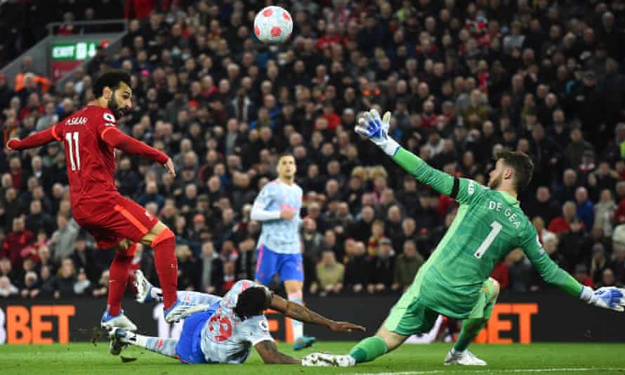 Mohamed Salah completa la victoria del Liverpool sobre el Manchester United.