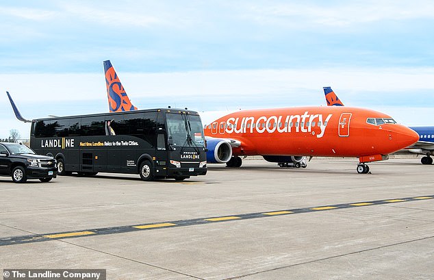 La línea fija, con sede en Fort Collins, Colorado, tiene acuerdos similares con Sun Country Airlines en siete ciudades de Minnesota y Wisconsin.