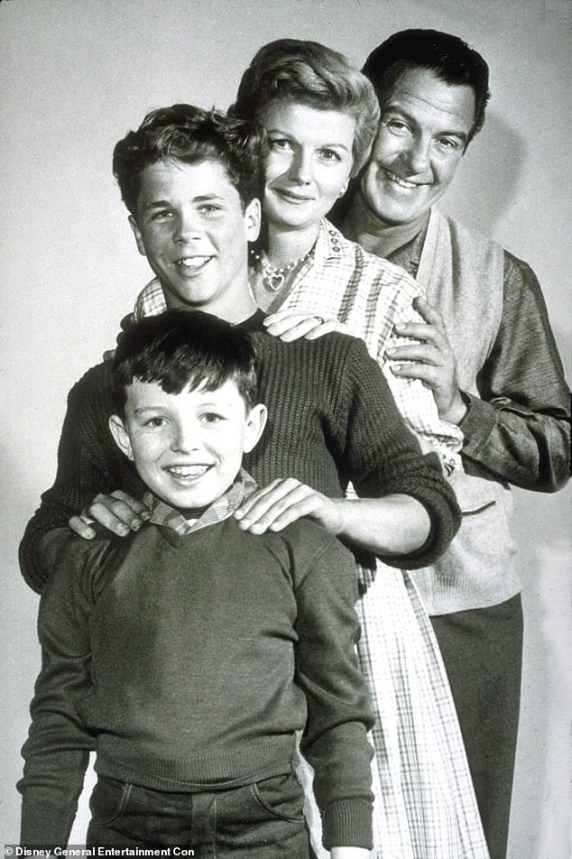 El actor apareció en el popular programa con Jerry Mathers y los difuntos coprotagonistas Hugh Beaumont y Barbara Billingsley.