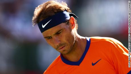 Rafael Nadal descartado por hasta seis semanas debido a una fractura de estrés en las costillas