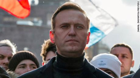 El crítico del Kremlin encarcelado Alexei Navalny fue declarado culpable de fraude y condenado a otros nueve años de prisión.