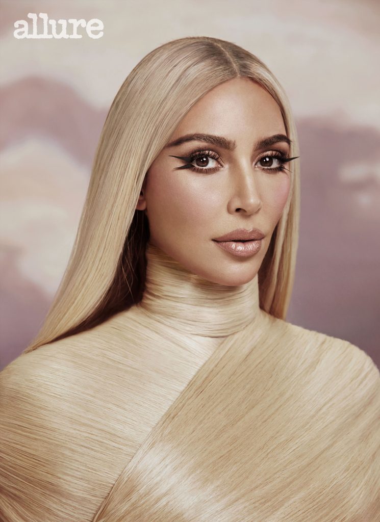 Kim Kardashian niega haber usado pestañas postizas o rellenos en el nuevo número de Allure