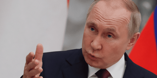El presidente ruso Vladimir Putin ha tratado de silenciar a los medios no estatales.  (Yuri Kochetkov/Posición de fotos vía AP)