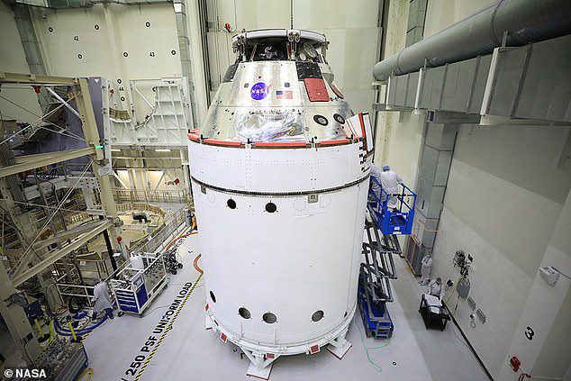 Artemis I, que ha experimentado varios retrasos en los últimos dos años y medio, finalmente lanzará una cápsula Orion no tripulada que dará la vuelta a la Luna y regresará a la Tierra.