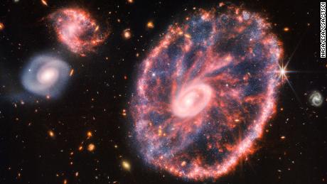 Tipo raro de galaxia deslumbra en la nueva imagen del telescopio Webb