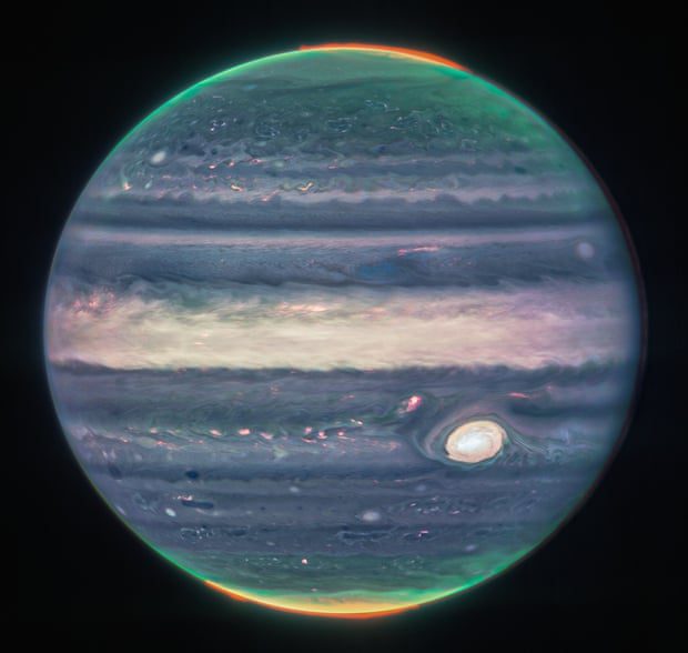 La Gran Mancha Roja de Júpiter se destaca brillantemente en estas imágenes del Telescopio Espacial James Webb.