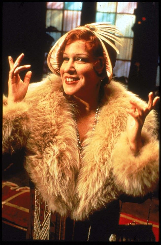 Mama Rose: Adele dijo que si había un papel que podía atraerla al escenario era Mama Rose de Gypsy, pero dijo que su amiga, Bette Midler, que protagonizó una película para televisión de 1993, le dijo que no podría quédatelo.  Manténgase al día con el horario en Broadway 