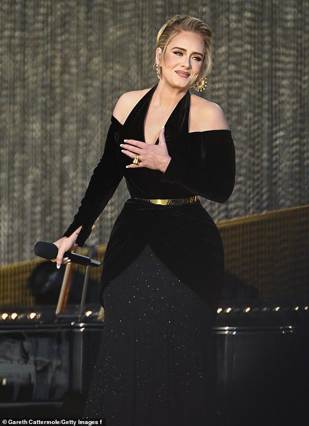 ¿De EGO a EGOT?: Adele ha recibido un Emmy, varios Grammy y un Oscar, entonces, ¿qué puede hacer para completar la cuádruple corona y agregar un premio Tony a la mezcla?  La cantante, de 34 años, tiene dos ideas