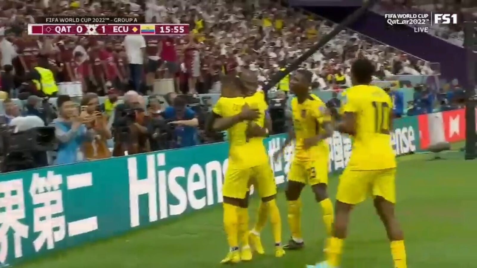 Ener Valencia de Ecuador comete falta en el área penal y marca gol de muerte contra Qatar 