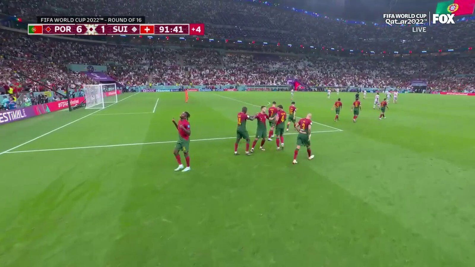 El portugués Rafael Leao marca un gol contra Suiza 90+2'